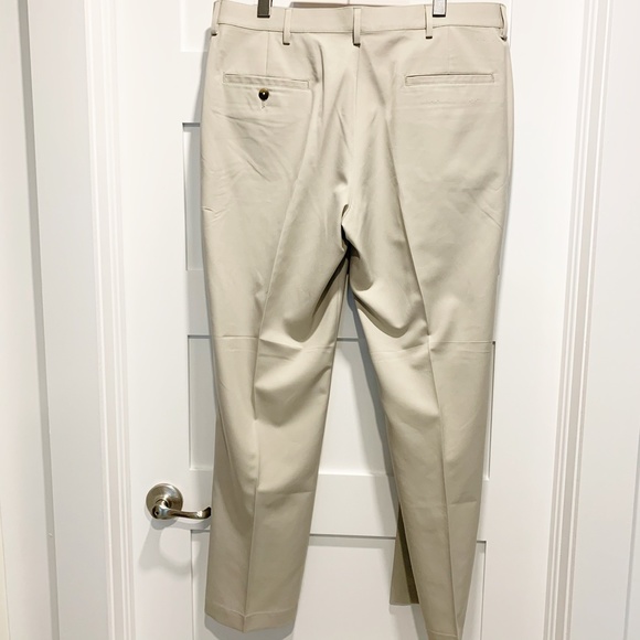 Haggar Men’s 36x30 Activewear Beige Pants Golf - Picture 3 of 10